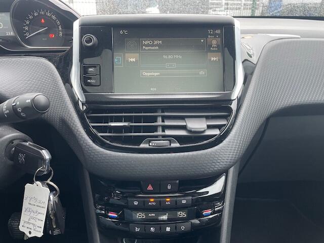 Peugeot 2008 1.2 PureTech Allure 149.000km Airco/ECC,Navigatie,Panoramadak