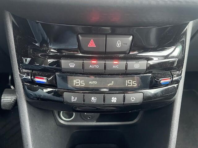 Peugeot 2008 1.2 PureTech Allure 149.000km Airco/ECC,Navigatie,Panoramadak