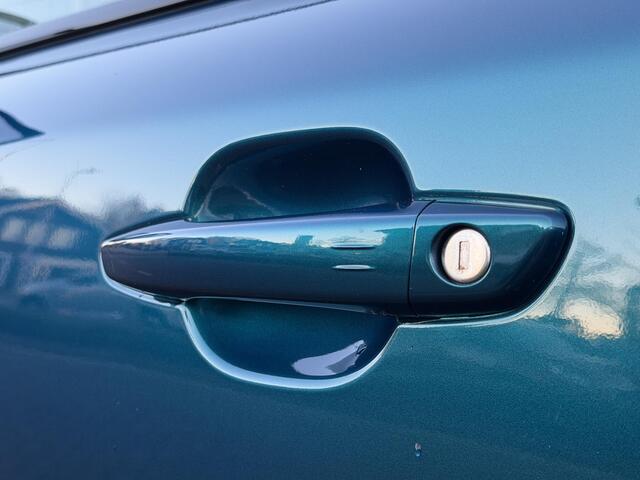 Peugeot 2008 GT 1.2 Hybrid 145PK e-DCS6 Automaat Navigatie, Achteruitrijcamera, Keyless, Apple Carplay, Android Auto, Full Led Koplampen