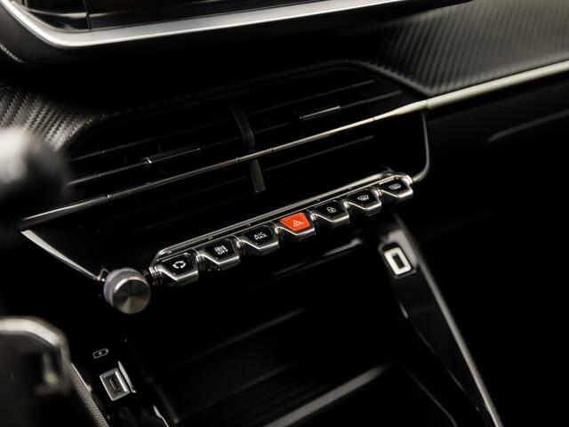 Peugeot 2008 1.2 PureTech Sport (APPLE CARPLAY, GROOT NAVI, GETINT GLAS, LED KOPLAMPEN, CLIMATE, SPORTSTOELEN, PARKEERSENSOREN, CRUISE, NIEUWSTAAT)