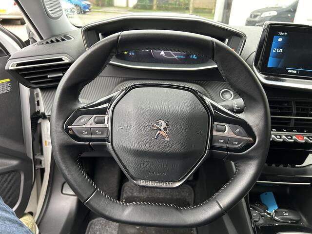 Peugeot 2008 1.2 Turbo 100 PK Allure Pack | Vaste Trekhaak 1200KG | Navigatie | Keyless Start | Lichtmetaal | Camera | Parkeersensoren Achter | Cruise Control | Climate control | LED Dagrijverlichting