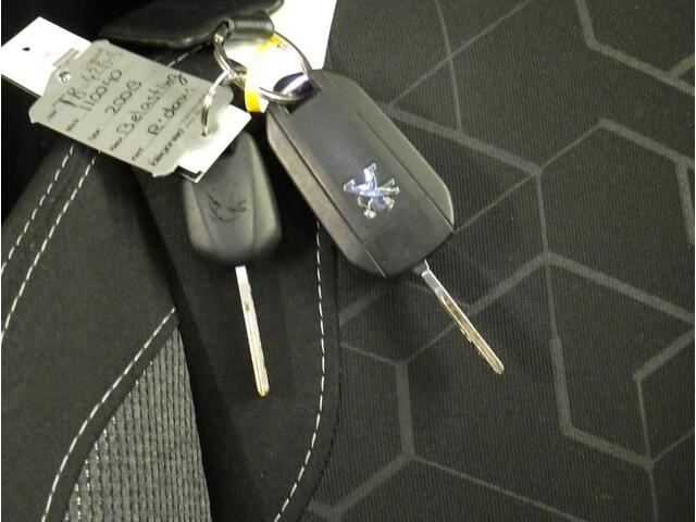 Peugeot 2008 1.2 PureTech Active (111 PK) 1e-Eig. & Keurig-Onderh. BOVAG-Garantie. NL-Auto.