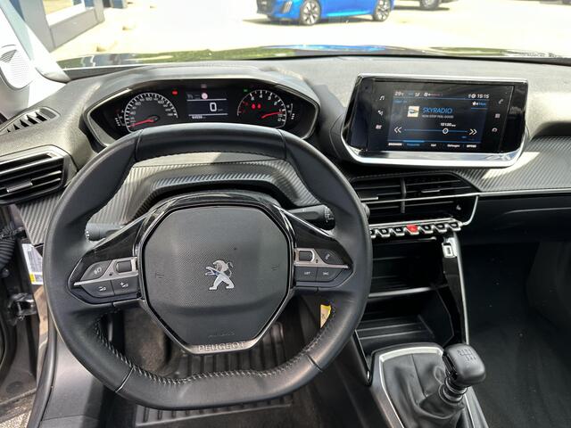 Peugeot 2008 1.2 Turbo 130 PK Active | All season banden | Volledig dealer onderhouden | 6 Versnellingsbak | Trekhaak 1200 KG | Navigatie via Telefoon | Stoelverwarming | Airconditioning | Lichtmetalen Velgen | Parkeersensoren | LED Verlichting | Apple Carplay & Andro