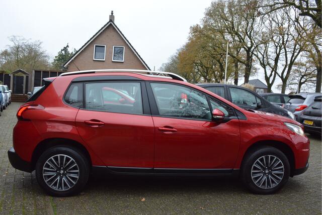 Peugeot 2008 1.2 PureTech Blue Lion Trekhaak Airco Navigatie