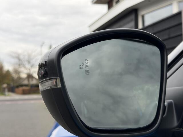 Peugeot 2008 GT 1.2 PureTech 130PK EAT8 Automaat Navigatie, Rondomzichtcamera, Keyless, Panoramadak, Alcantara, Stoelverwarming, Massage