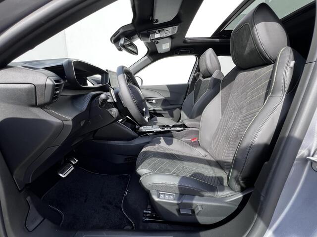 Peugeot 2008 Hybrid 145 GT / Nieuw, veel voordeel / tot 8 jaar Garantie / Elektr. schuifdak en bestuurdersstoel / Stoelverwarming / Camera 360° / Adapt. CC / Navi / Apple Carplay Android / 17" LM wielen / ook in zwart leverbaar /