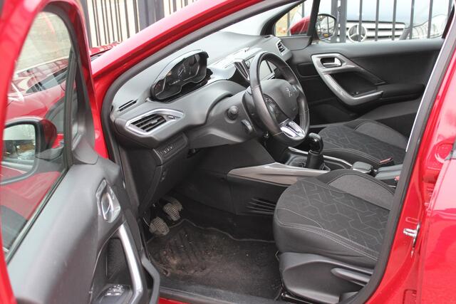 Peugeot 2008 1.2 PureTech Blue Lion, Navigatie!