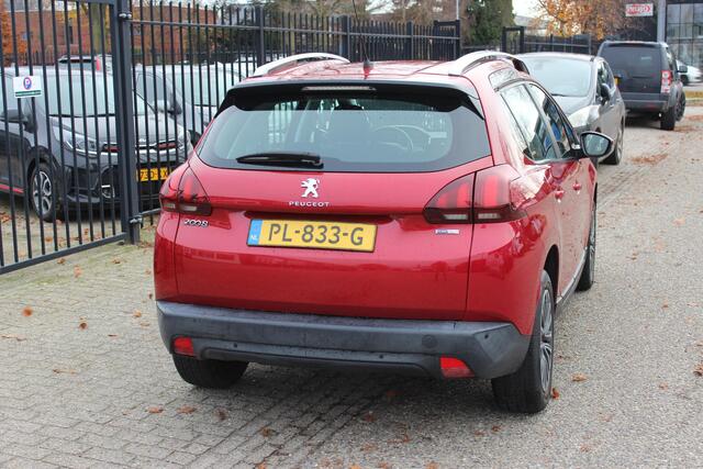 Peugeot 2008 1.2 PureTech Blue Lion, Navigatie!