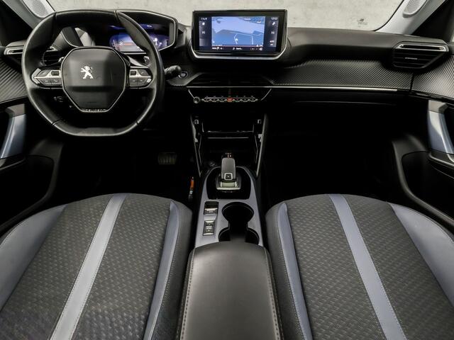 Peugeot 2008 1.2 PureTech Allure Sport Automaat (PANORAMADAK, VIRTUAL COCKPIT, APPLE CARPLAY, GROOT NAVI, SPORTSTOELEN, LEDER, 360 CAMERA, KEYLESS, GETINT GLAS, NIEUWSTAAT)