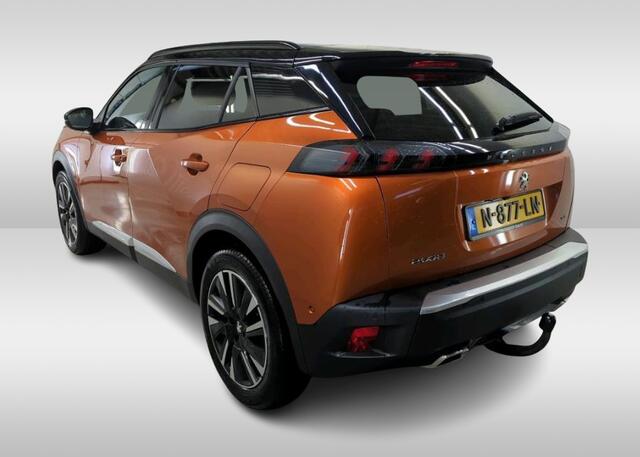 Peugeot 2008 1.2 131PK Automaat / GT Pack / Panoramadak / Trekhaak / HiFi-systeem FOCAL, / 1/2 Leder / Naviagatie / Pdc+Camera /