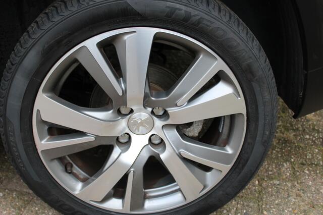 Peugeot 2008 1.2 PureTech Allure