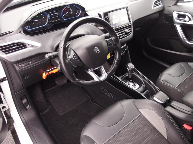 Peugeot 2008 1.2 PureTech Allure AUTOMAAT / D-RIEM VV / NAVI / CLIMA / PDC / CARPLAY / CAMERA / NL-AUTO