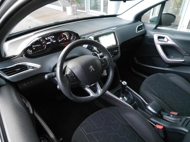 Peugeot 2008 1.2 PureTech Active | Automaat | Navigatie | Trekhaak | Parkeersensoren achter | Panorama dak | Cruise control | Bluetooth | Elektrische ramen voor | Airco