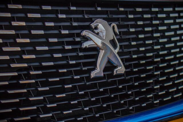 Peugeot 2008 1.2 PureTech Allure I Trekhaak I All season banden