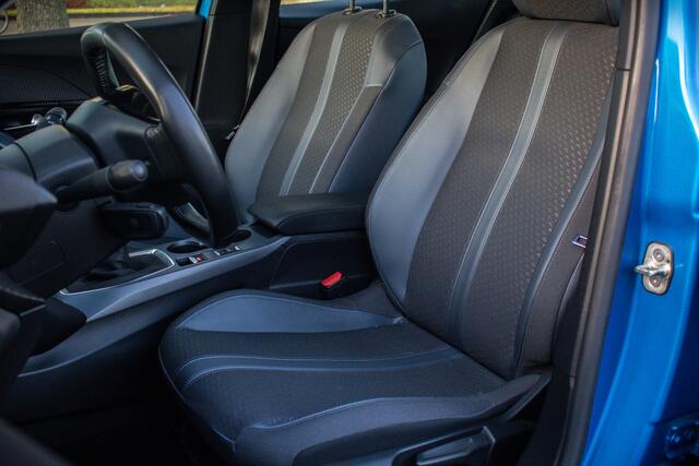 Peugeot 2008 1.2 PureTech Allure I Trekhaak I All season banden