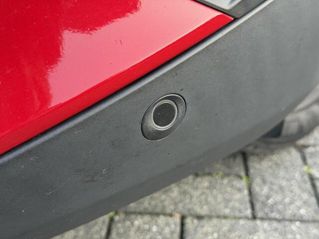 Peugeot 2008 Allure Pack 1.2 PureTech 130PK EAT8 Automaat Achteruitrijcamera, Stoelverwarming, Keyless Start, Parkeersensoren, Apple Carplay, Android Auto