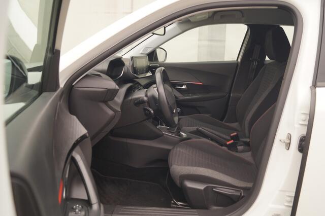 Peugeot 2008 1.2 PureTech 130pk Active Pack -NAVI-CAM-PDC-