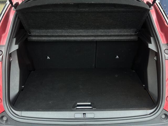 Peugeot 2008 1.2T 130pk Automaat Allure | Apple Carplay/Android Auto | Navigatie | Climate Control | Cruise Control | Parkeercamera/-sensoren | DAB | Lichtmetalen velgen |