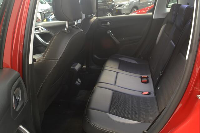 Peugeot 2008 1.2 PureTech Allure / AUTOMAAT // 105.000 km // CLIMA // CRUISE // TREKHAAK // DEALER ONDERHOUDEN // ** ZATERDAG 27-12 BELLEN VOOR BEZICHTIGEN **