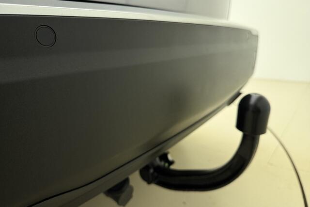 Peugeot 2008 1.2 PureTech Active Pack 100 PK | Handgeschakeld | Trekhaak | Navigatie | Climate Control | Bluetooth | Cruise Control | Licht Metalen Velgen | Stuurwielbediening | 1e eigenaar