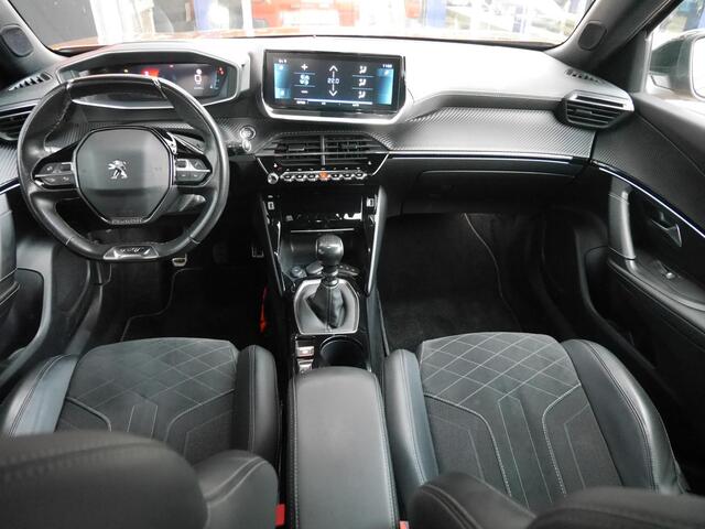 Peugeot 2008 1.2 130PK PureTech GT Pack | Stoelverwarming | Camera | 18inch | Adaptieve cruise control | Navigatie | Keyless entry & Start