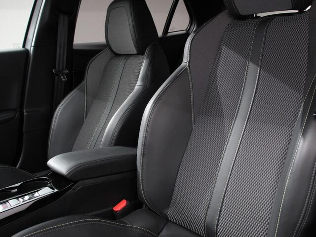 Peugeot 2008 1.2 PureTech 130 GT Automaat Clima Control Camera Achter Navigatie d.m.v. Apple Carplay / Android auto Velgen 17 inch