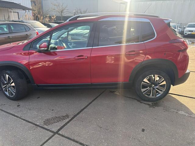 Peugeot 2008 1.2 PureTech Allure Clima, camera