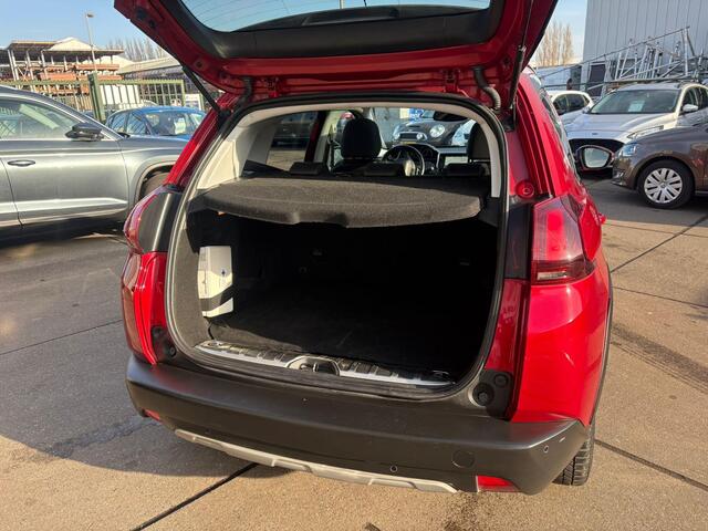 Peugeot 2008 1.2 PureTech Allure Clima, camera