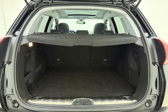 Peugeot 2008 1.2 PureTech Allure | 130 PK | Trekhaak | Achteruitrijcamera | Panoromadak | Navigatie |