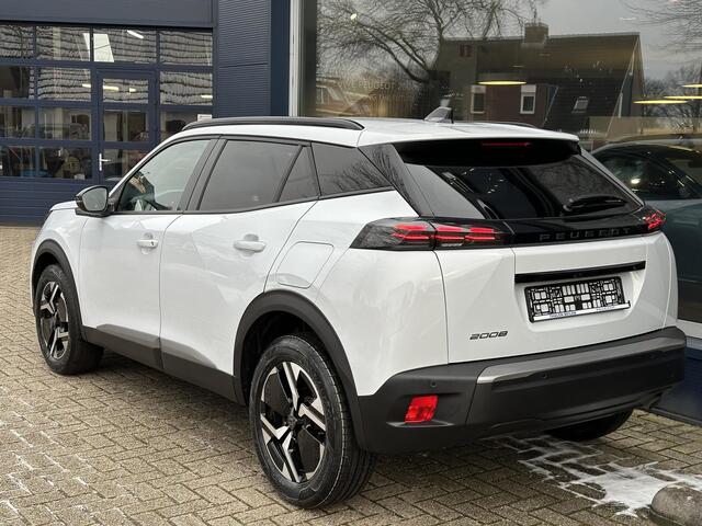 Peugeot 2008 1.2 Turbo 100 PK Allure | Lage km stand 7800 | Navigatie via Telefoon | Stoelverwarming | 360 Graden Camera | Dode Hoek Detectie | Climate Control | LED Verlichting | Cruise Control | 17" Lichtmetalen Velgen | Hoge Zitpositie | Half Lederen Bekleding |