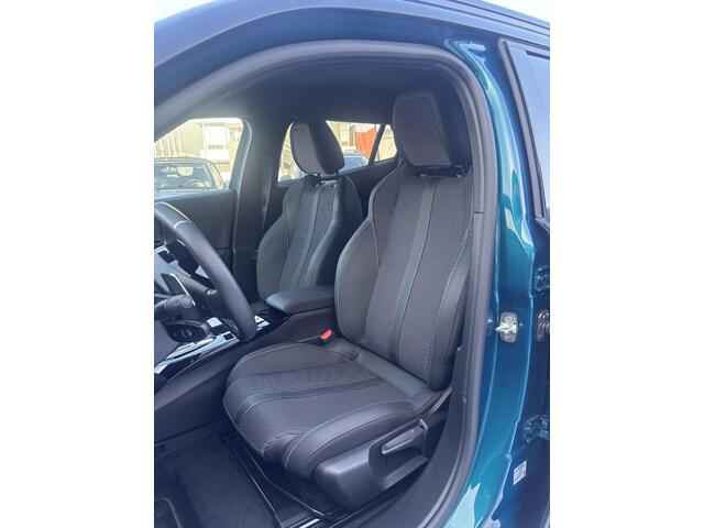 Peugeot 2008 HYBRID 145 e-DSC6 GT