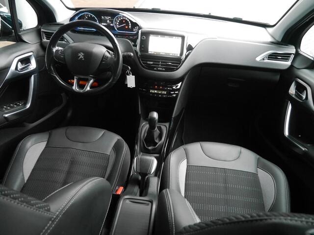 Peugeot 2008 1.2 PureTech Allure | Trekhaak | Lichtmetalen velgen | Apple carplay/Android auto | Regensensor | Achteruitrijcamera | DAB | Extra getint glas | Cruise control | Climate control