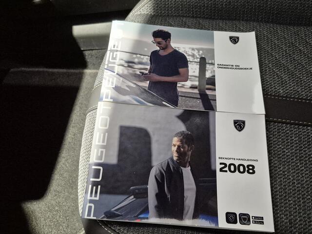 Peugeot 2008 1.2 PureTech 130 Allure | Automaat | Navigatie | Camera | Keyless Entry en Start | Mooie Sterke Motor!! | Draadloze Telefoonlader |