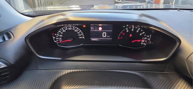 Peugeot 2008 1.2 PureTech Blue Lease Active Navi Cruise Climat Motor en koppeling op 75000 km vervangen