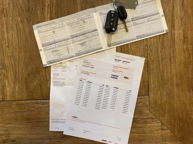 Peugeot 2008 1.2 PureTech Blue Lion A/C, CC, Pano, Navi, Carplay, DAB+, PDC, LM, nw. APK - Inruil Mogelijk -