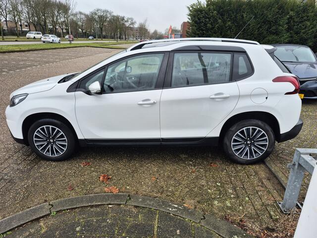 Peugeot 2008 1.2 PureTech Blue Lion