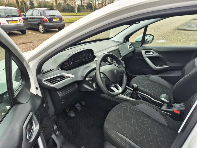 Peugeot 2008 1.2 PureTech Blue Lion