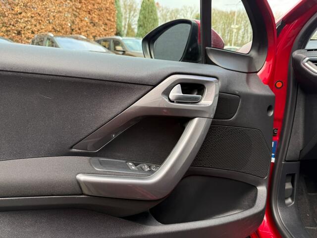 Peugeot 2008 1.2 110pk PureTech Blue Lion,Navi,Airco,Cruise,PDC,Trekhk,Dealer OH