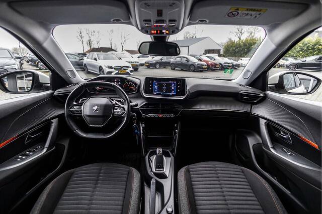 Peugeot 2008 1.2 PureTech Active | Automaat | Trekhaak | Carplay | NL Auto
