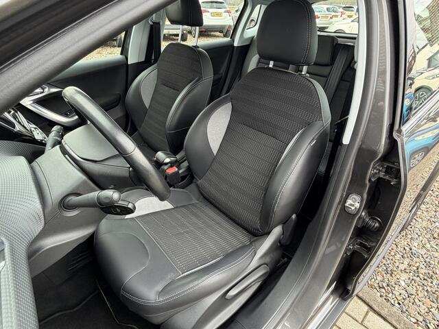 Peugeot 2008 1.2 110pk PureTech Allure [ navi,ecc,pdc,cruise,lmv,trekhaak ]