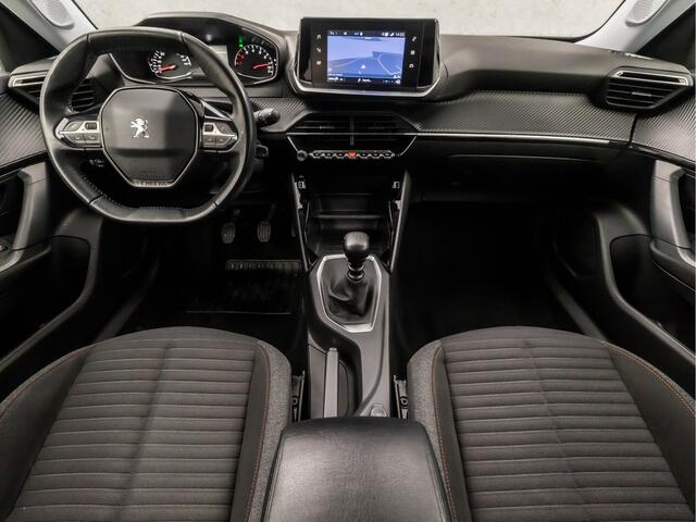 Peugeot 2008 1.2 PureTech Sport (APPLE CARPLAY, NAVIGATIE, PARKEERSENSOREN, SPORTSTOELEN, CRUISE, LM VELGEN, NIEUWE APK, NIEUWSTAAT)