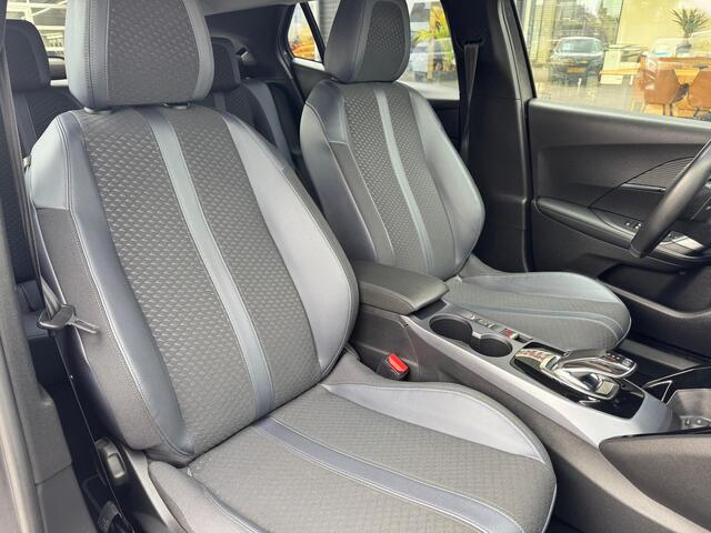 Peugeot 2008 130 Pk Allure * Automaat * Allure * * Navigatie * Keyless Start Button * 1/2 Lederen Interieur * Achteruitrij Parkeer Camera * L.M. Velgen * Climate & Cruise Control * Vingerhoets; Vierde Generatie Eersteklas Service. Al meer dan 100 jaar een begrip in de
