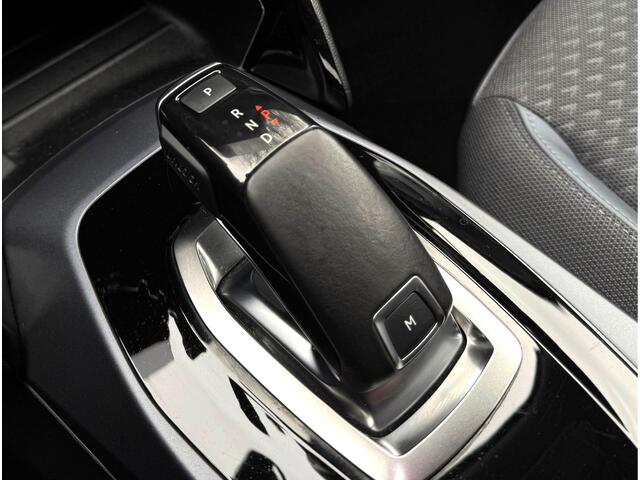 Peugeot 2008 130 Pk Allure * Automaat * Allure * * Navigatie * Keyless Start Button * 1/2 Lederen Interieur * Achteruitrij Parkeer Camera * L.M. Velgen * Climate & Cruise Control * Vingerhoets; Vierde Generatie Eersteklas Service. Al meer dan 100 jaar een begrip in de