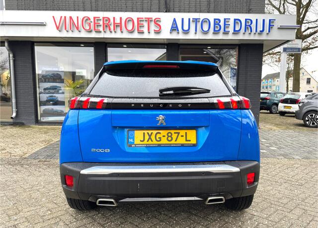 Peugeot 2008 130 Pk. Benzine * AUTOMAAT * Allure L.M. Velgen * Keyless Start Button * Climate & Cruise Control * 1/2 Lederen Interieur * Parkeersensoren * Vingerhoets; Vierde Generatie Eersteklas Service. Al meer dan 100 jaar een begrip in de Brabantse Kempen.