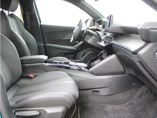 Peugeot 2008 1.2 Hybrid 136 GT | Navi / Camera / Climate