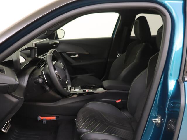 Peugeot 2008 1.2 Hybrid 145 GT | Stoelverwarming | Alcantara | Navigatie | Camera |