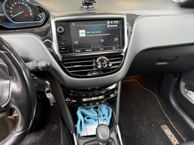 Peugeot 2008 1.2 PureTech Allure ALL-INRIJKLAARPRIJS/Navi/Camera/Glazen dak/Climate Controle