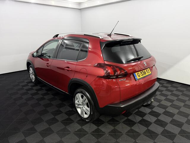 Peugeot 2008 1.2 PureTech Signature Airco, Parkeersensoren, Navi, Apple carplay, Bluetooth, 6 Versnelling, Trekhaak