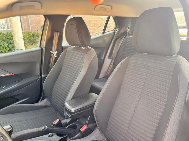 Peugeot 2008 1.2 PureTech Blue Lease Active