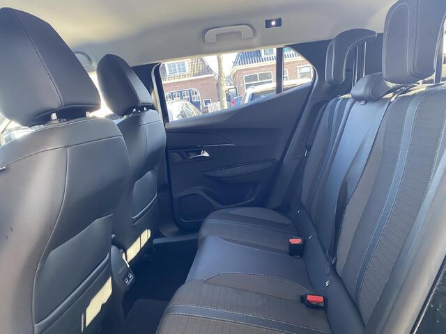 Peugeot 2008 1.2 PureTech Allure Pack | Trekhaak | Climate & Cruise Control | AppleCarplay/Android Auto | Achteruitrijd Camera | Stoelverwarming |
